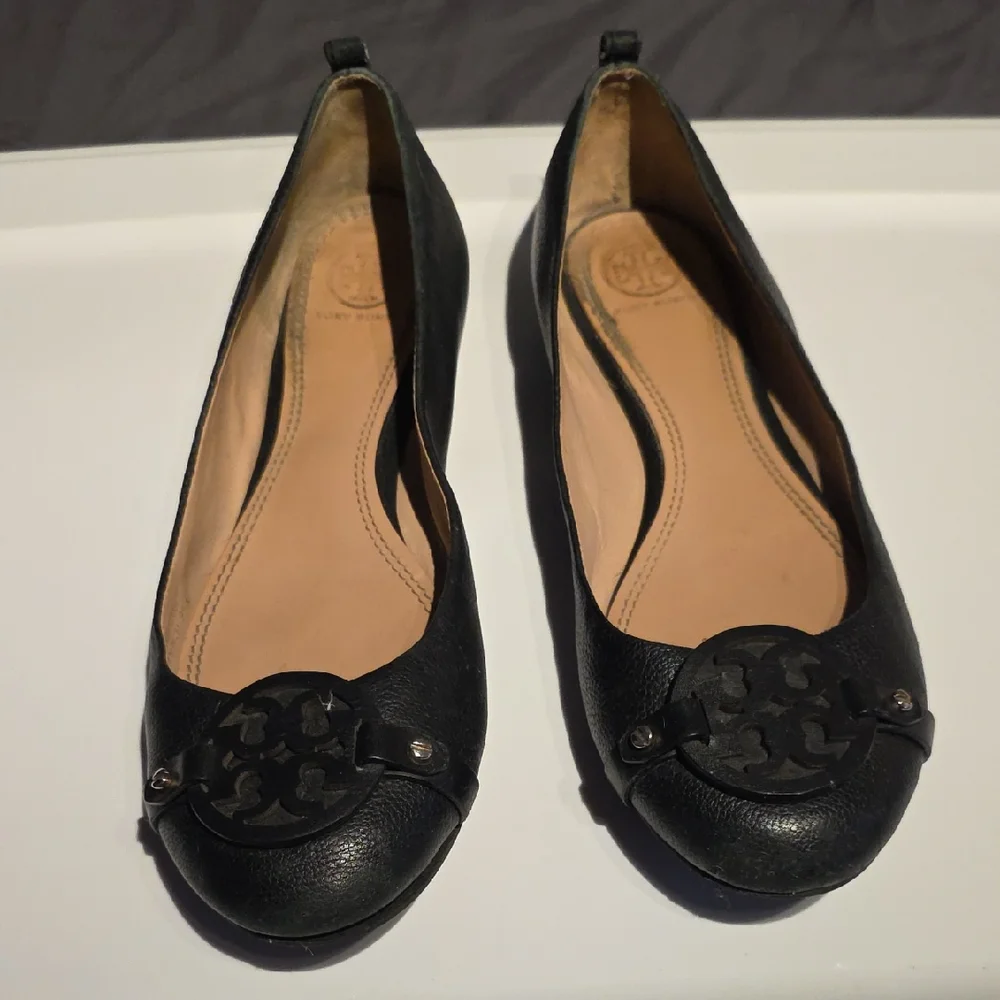Tory Burch Black Leather Flats with Logo Accent - Picture 1 of 16
